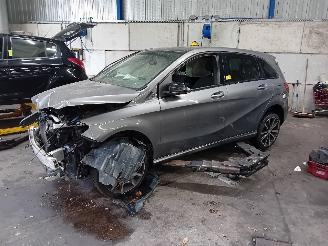 Démontage voiture Mercedes B-klasse B (W246) Hatchback 1.6 B-200 BlueEFFICIENCY Turbo 16V (M270.910) [115k=
W]  (11-2011/12-2018) 2015