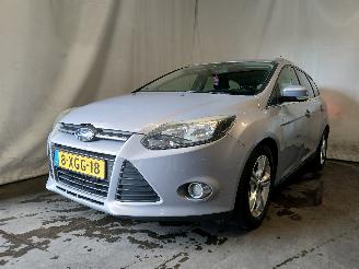 krockskadad bil auto Ford Focus Focus 3 Wagon Combi 1.6 TDCi 115 (T1DB(Euro 5)) [85kW]  (05-2011/05-20=
18) 2012/7
