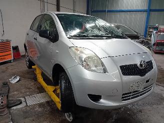 Toyota Yaris Yaris II (P9) Hatchback 1.3 16V VVT-i (2SZFE) [64kW]  (08-2005/11-2010=
) picture 2