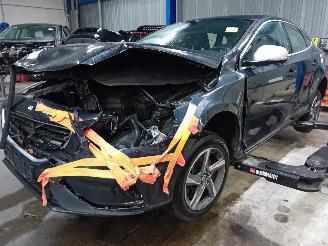Vrakbiler auto Volvo V-40 V40 (MV) Hatchback 5-drs 2.0 D4 16V (D4204T14) [140kW]  (05-2014/08-20=
19) 2014