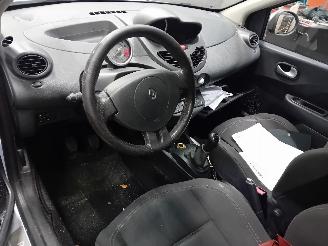 Renault Twingo Twingo II (CN) Hatchback 3-drs 1.6 16V RS (K4M-854(K4M-N8)) [98kW]  (0=
5-2008/09-2014) picture 5