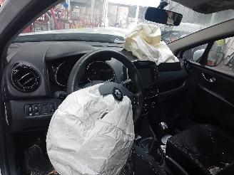 Renault Clio Clio IV Estate/Grandtour (7R) Combi 5-drs 0.9 Energy TCE 90 12V (H4B-4=
08(H4B-B4)) [66kW]  (01-2013/08-2021) picture 5