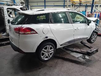 Renault Clio Clio IV Estate/Grandtour (7R) Combi 5-drs 0.9 Energy TCE 90 12V (H4B-4=
08(H4B-B4)) [66kW]  (01-2013/08-2021) picture 3