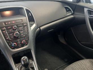 Opel Astra Astra J Sports Tourer (PD8/PE8/PF8) Combi 1.7 CDTi 16V (A17DTE(Euro 5)=
) [81kW]  (10-2010/10-2015) picture 13