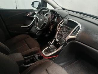 Opel Astra Astra J Sports Tourer (PD8/PE8/PF8) Combi 1.4 Turbo 16V (A14NET(Euro 5=
)) [103kW]  (10-2010/10-2015) picture 9