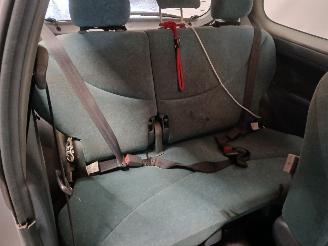 Toyota Yaris Yaris (P1) Hatchback 1.3 16V VVT-i (2NZFE) [63kW]  (08-1999/11-2005) picture 10