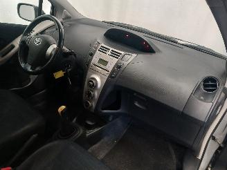 Toyota Yaris Yaris II (P9) Hatchback 1.3 16V VVT-i (2SZFE) [64kW]  (08-2005/11-2010=
) picture 8