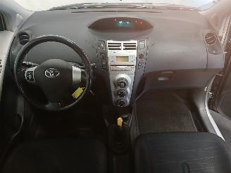 Toyota Yaris Yaris II (P9) Hatchback 1.3 16V VVT-i (2SZFE) [64kW]  (08-2005/11-2010=
) picture 11