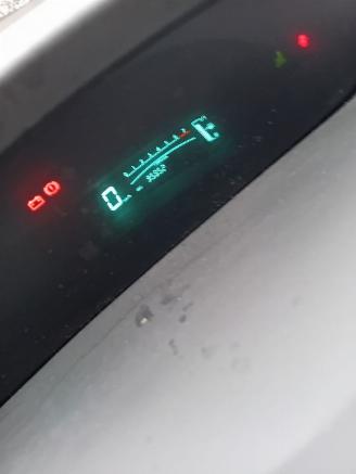 Toyota Yaris Yaris II (P9) Hatchback 1.3 16V VVT-i (2SZFE) [64kW]  (08-2005/11-2010=
) picture 2