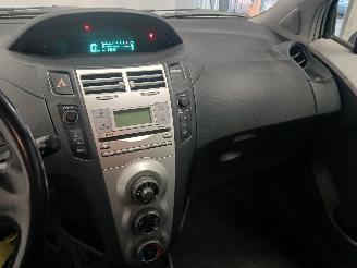 Toyota Yaris Yaris II (P9) Hatchback 1.3 16V VVT-i (2SZFE) [64kW]  (08-2005/11-2010=
) picture 16