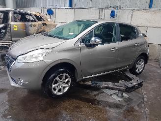 Auto da rottamare Peugeot 208 208 I (CA/CC/CK/CL) Hatchback 1.2 Vti 12V PureTech 82 (EB2F(HMZ)) [60k=
W]  (03-2012/12-2019) 2014/6