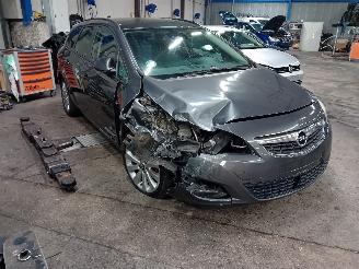 Opel Astra Astra J Sports Tourer (PD8/PE8/PF8) Combi 1.4 Turbo 16V (A14NEL/B14NEL=
) [88kW]  (10-2010/04-2016) picture 2