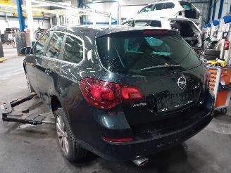 Opel Astra Astra J Sports Tourer (PD8/PE8/PF8) Combi 1.4 Turbo 16V (A14NET(Euro 5=
)) [88kW]  (10-2010/04-2016) picture 4
