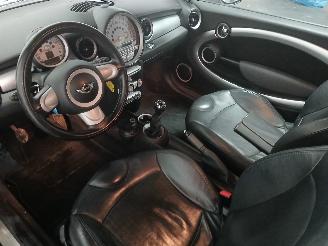 Mini Mini Mini (R56) Hatchback 1.6 Cooper D 16V (DV6TED4(9HZ)) [80kW]  (11-2006/=
09-2010) picture 11