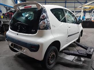 Peugeot 107 107 Hatchback 1.0 12V (384F(1KR)) [50kW]  (06-2005/05-2014) picture 3