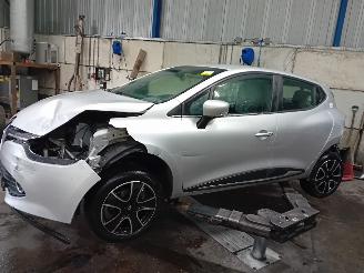 Uttjänta bilar auto Renault Clio Clio IV (5R) Hatchback 5-drs 0.9 Energy TCE 90 12V (H4B-408(H4B-B4)) [=
66kW]  (11-2012/08-2021) 2016/6