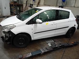 Démontage voiture Toyota Yaris Yaris III (P13) Hatchback 1.0 12V VVT-i (1KR-FE) [51kW]  (12-2010/09-2=
020) 2013/11