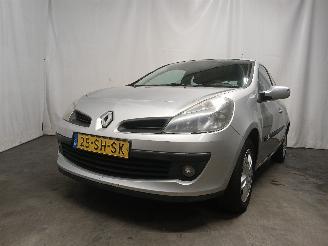 krockskadad bil auto Renault Clio Clio III (BR/CR) Hatchback 1.4 16V (K4J-780) [72kW]  (06-2005/12-2012)= 2006/1