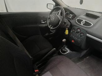 Renault Clio Clio III (BR/CR) Hatchback 1.4 16V (K4J-780) [72kW]  (06-2005/12-2012)= picture 9