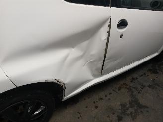 Peugeot 107 107 Hatchback 1.0 12V (384F(1KR)) [50kW]  (06-2005/05-2014) picture 19