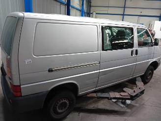 Volkswagen Transporter Transporter/Caravelle T4 Bus 2.5 TDI (AJT) [65kW]  (05-1998/04-2003) picture 3