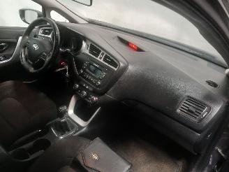 Kia Cee d Cee'd Sportswagon (JDC5) Combi 1.4i CVVT 16V (G4FA) [73kW]  (09-2012/1=
2-2018) picture 8