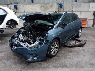 Dezmembrări autoturisme Renault Clio Clio IV Estate/Grandtour (7R) Combi 5-drs 0.9 Energy TCE 90 12V (H4B-4=
08(H4B-B4)) [66kW]  (01-2013/08-2021) 2018/8