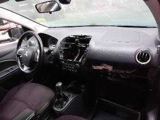 Mitsubishi Space-star Space Star (A0) Hatchback 1.0 12V (3A90(Euro 5)) [52kW]  (05-2012/...)= picture 5