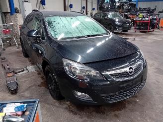 Opel Astra Astra J Sports Tourer (PD8/PE8/PF8) Combi 1.7 CDTi 16V (A17DTE(Euro 5)=
) [81kW]  (10-2010/10-2015) picture 2