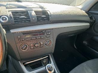 BMW 1-serie 1 serie (E87/87N) Hatchback 5-drs 116i 1.6 16V (N45-B16A) [85kW]  (06-=
2004/06-2011) picture 15