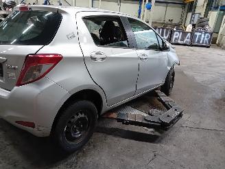 Toyota Yaris Yaris III (P13) Hatchback 1.33 16V Dual VVT-I (1NRFE) [73kW]  (09-2011=
/09-2020) picture 3