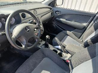 Mitsubishi Outlander Outlander (CU) SUV 2.0 16V 4x2 (4G63(16V)) [100kW]  (05-2003/10-2006) picture 12