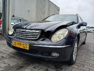 krockskadad bil auto Mercedes E-klasse E Combi (S211) Combi 1.8 E-200 K 16V (M271.941) [120kW]  (03-2003/07-2=
009) 2004/10