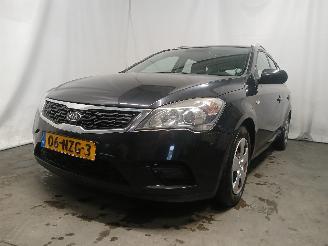 krockskadad bil auto Kia Cee d Cee'd Sporty Wagon (EDF) Combi 1.4 16V (G4FA) [66kW]  (07-2009/12-2012=
) 2011/1