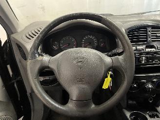 Hyundai Santa Fe Santa Fe I SUV 2.0 16V 4x2 (G4JP) [99kW]  (08-2001/02-2006) picture 19