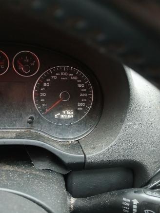 Audi A3 A3 (8P1) Hatchback 3-drs 1.6 TDI 16V (CAYC) [77kW]  (05-2009/08-2012) picture 2