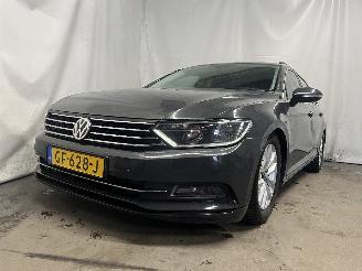 krockskadad bil auto Volkswagen Passat Passat Variant (3G5) Combi 1.6 TDI 16V (DCXA) [88kW]  (08-2014/11-2020=
) 2015/5