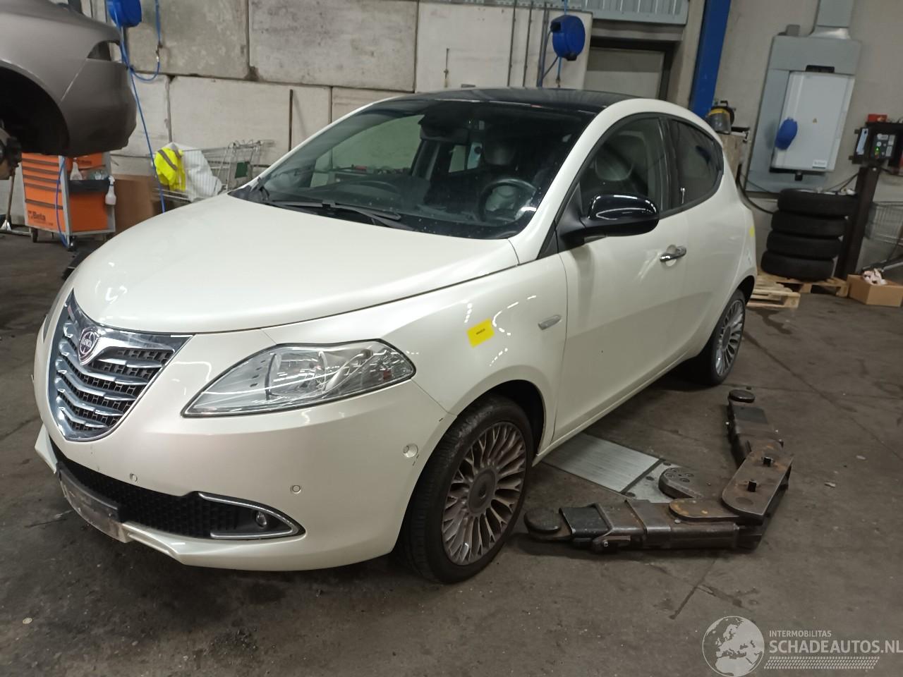 Lancia Ypsilon Ypsilon (312) Hatchback 0.9 TwinAir 85 (312.A.2000(Euro 5)) [63kW]  (0=
5-2011/...)
