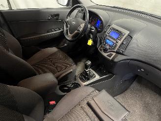 Hyundai I-30 i30 Crosswagon (WWH) Combi 1.4 CVVT 16V (G4FA) [80kW]  (11-2009/06-201=
2) picture 11