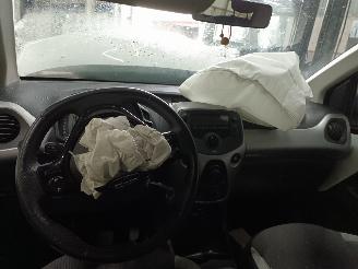 Toyota Aygo Aygo (B40) Hatchback 1.0 12V VVT-i (1KR-FE) [51kW]  (05-2014/06-2018) picture 5