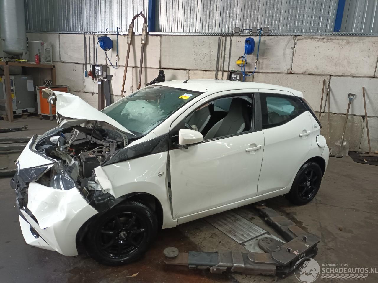Toyota Aygo Aygo (B40) Hatchback 1.0 12V VVT-i (1KR-FE) [51kW]  (05-2014/06-2018)