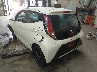 Toyota Aygo Aygo (B40) Hatchback 1.0 12V VVT-i (1KR-FE) [51kW]  (05-2014/06-2018) picture 4