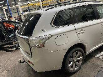 Mitsubishi Outlander Outlander (GF/GG) SUV 2.0 16V PHEV 4x4 (Y61) [147kW]  (01-2014/12-2021=
) picture 3