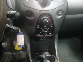 Toyota Aygo Aygo (B40) Hatchback 1.0 12V VVT-i (1KR-FE) [51kW]  (05-2014/06-2018) picture 17