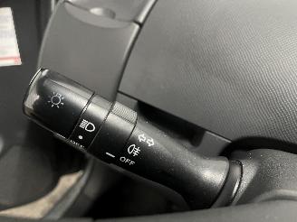 Toyota Yaris Yaris II (P9) Hatchback 1.0 12V VVT-i (1KR-FE) [51kW]  (08-2005/12-201=
1) picture 17