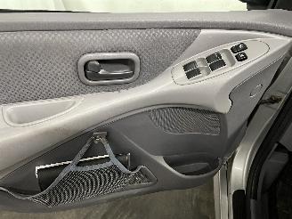 Nissan Almera Almera Tino (V10M) MPV 1.8 16V (QG18DE) [85kW]  (12-2002/02-2006) picture 12