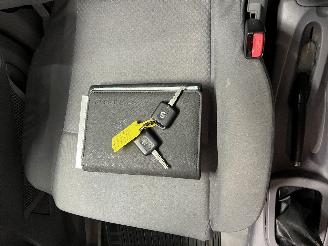 Nissan Almera Almera Tino (V10M) MPV 1.8 16V (QG18DE) [85kW]  (12-2002/02-2006) picture 18