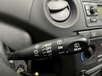 Toyota Yaris Yaris (P1) Hatchback 1.3 16V VVT-i (2SZFE) [64kW]  (04-2002/09-2005) picture 19