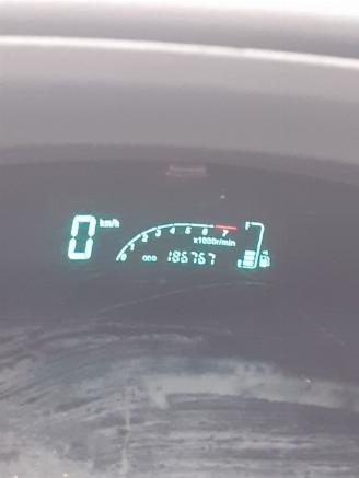 Toyota Yaris Yaris (P1) Hatchback 1.3 16V VVT-i (2SZFE) [64kW]  (04-2002/09-2005) picture 2