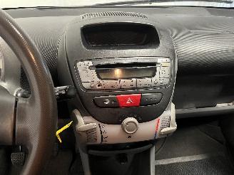 Toyota Aygo Aygo (B10) Hatchback 1.0 12V VVT-i (1KR-FE) [50kW]  (07-2005/05-2014) picture 17